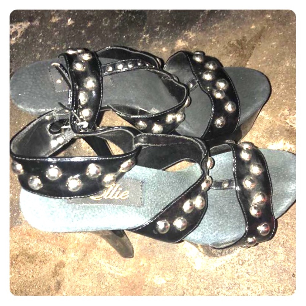 Ellie studded stilettos size 5.5 black